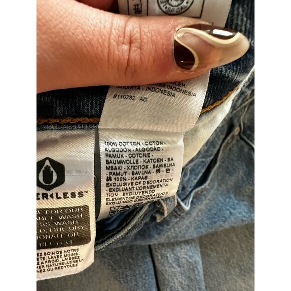 Levi's Low Loose Jeans in Medium Wash Size 32 X 30 - Picture 6 of 7